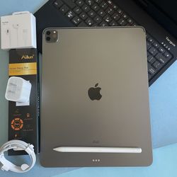 Apple IPad Pro 12.9” 4th Generation (2020 Model/ Face ID/Liquid Retina) 256GB with pen, keyboard & Accessories 