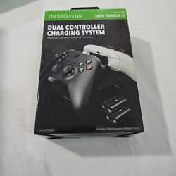 Insignia Xbox Dual Controller Charging System 