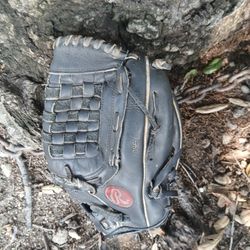 RAWLINGS "LEATHER " 12 1/2 INCH BASEBALL GLOVE  (SEE PICS) LOCATED IN GLENDORA!!! CHECK OUT MY PAGE ALOT OF BASEBALL EQUIPMENT FOR  "CHEAP" CASH ONLY 