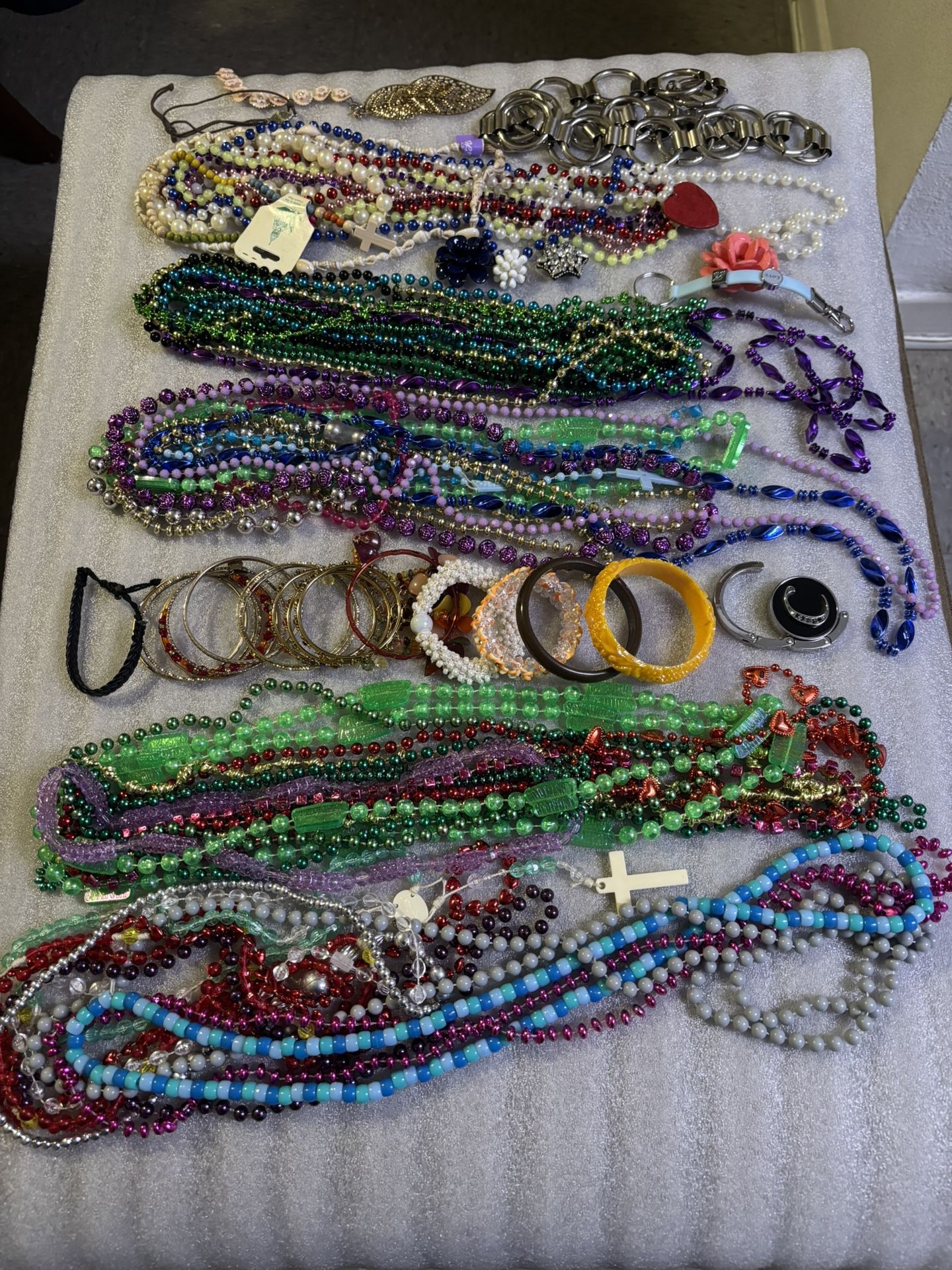 Jewelry Necklaces Bracelet Brooches 