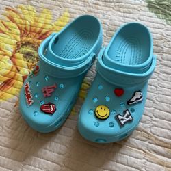 Crocs Size 8 Like New
