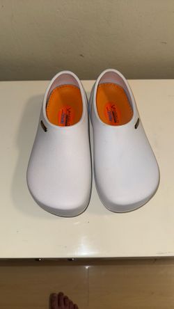 VANGELO Professional Slip Resistant Clog Waterproof Men Work Nurse Shoe Chef Shoe White. New
