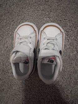 Toddler Nike court legacy