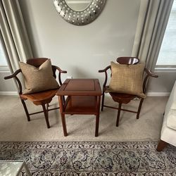 Family Room Chairs And Table