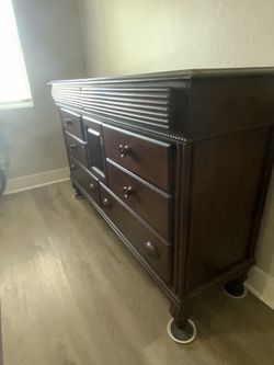Dresser