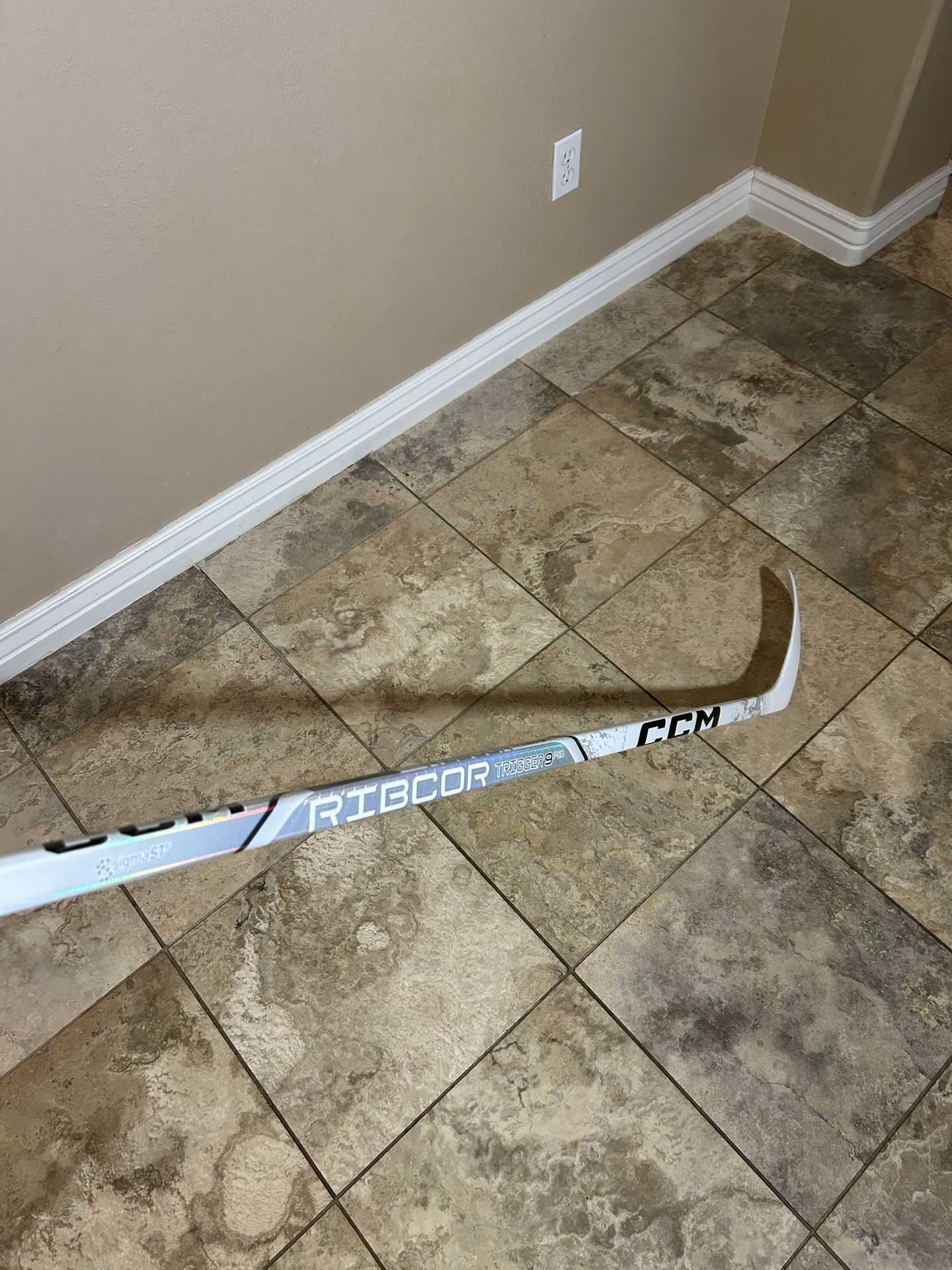 CCM Sr. Ribcore Trigger 9 Pro P28 Hockey Stick