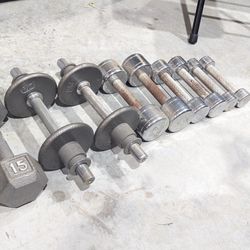 56 lbs Dumbbell sets Variety some Chrome some have surface rust. BUY ALL FOR THIS  ONE LOW PRICE
Juego de mancuernas de 25 kg. Variedad de mancuernas,