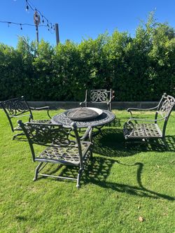 5-Piece Fortunoff Hanamint Naples Collection Cast Aluminum Outdoor Fire Pit Table and Rocking Chairs