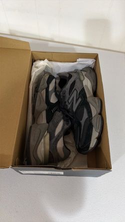 New Balance 9060 men size 6 US black sneakers