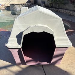 XL Dog House