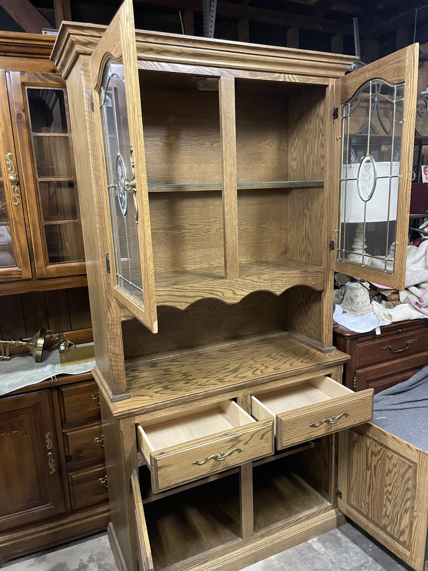 China Cabinet Hutch