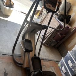 PreCor elliptical 