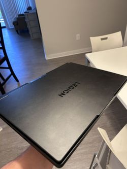 Lenova Pro 5i 16” OLED Screen