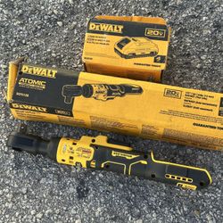 DEWALT ATOMIC 20V MAX Cordless 1/2 in. Ratchet and battery-4AH