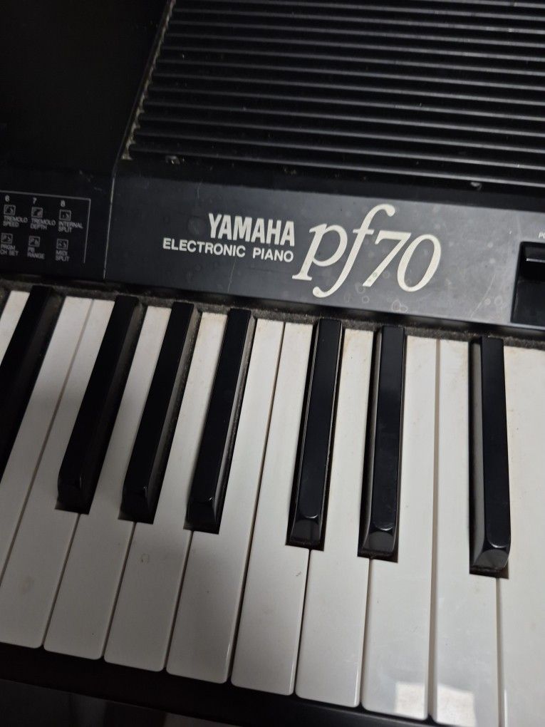 Pf70 Yamaha Piano
