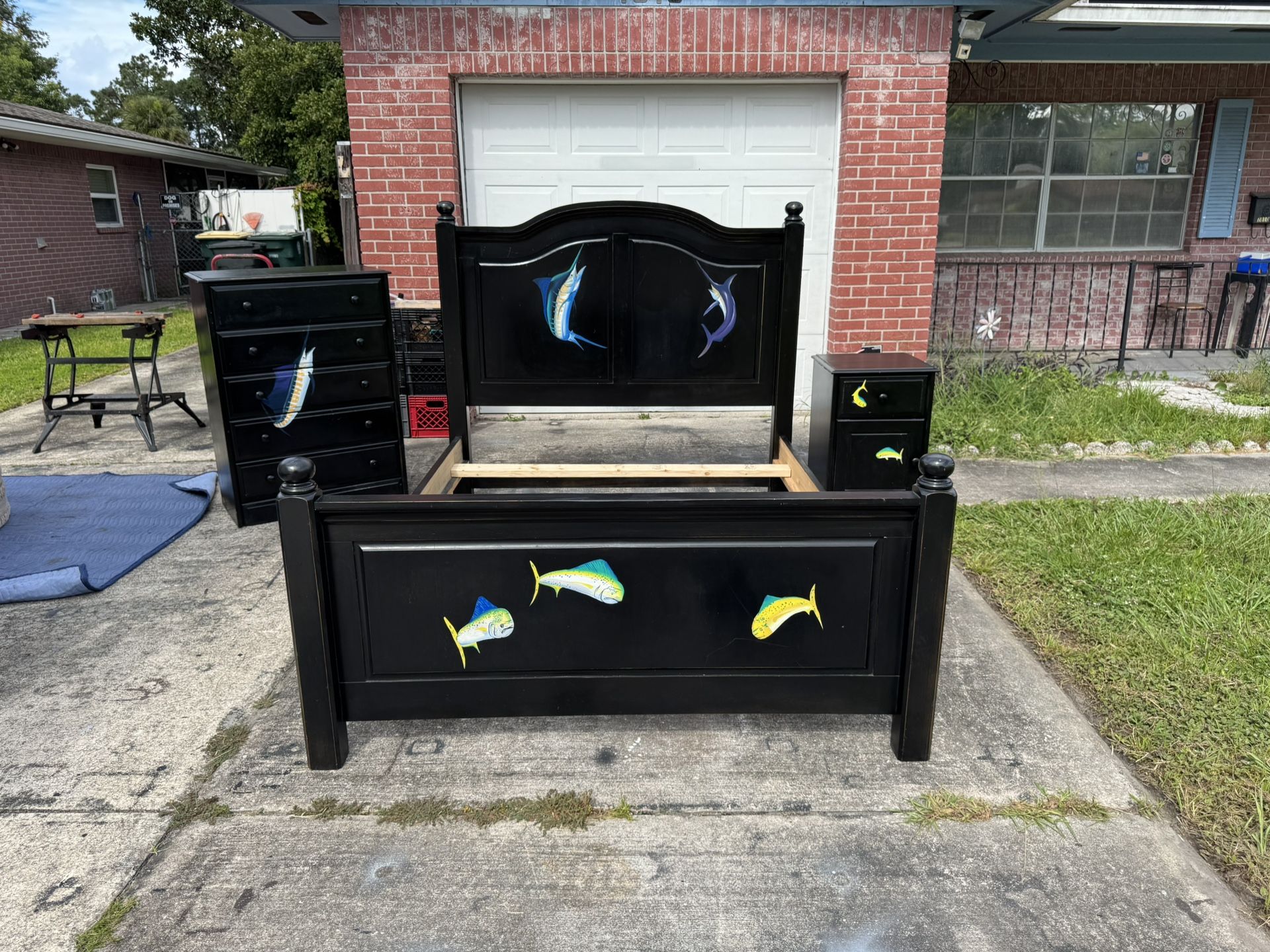 Maco Furniture Black Oak One of a Kind Hand Painted Queen Size Bedroom Set