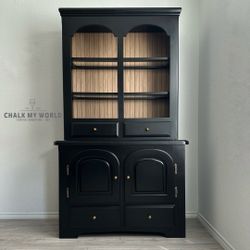 Display cabinet / China Hutch