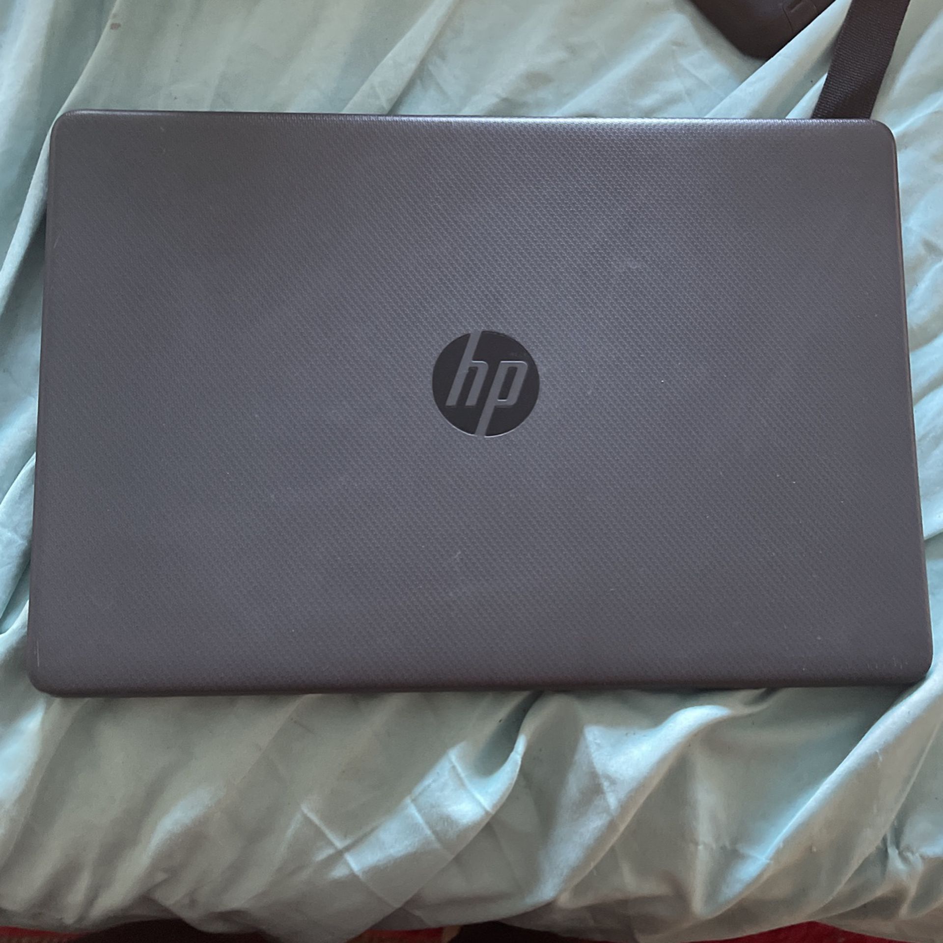 HP WINDOWS LAPTOP CHARGER INCLUDED
