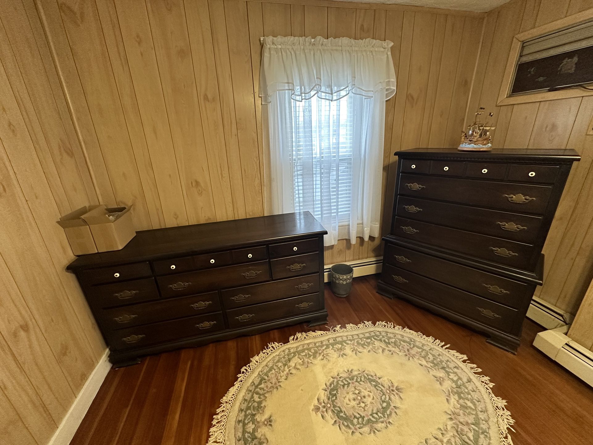 Extendable Bedroom Set With Dressers 