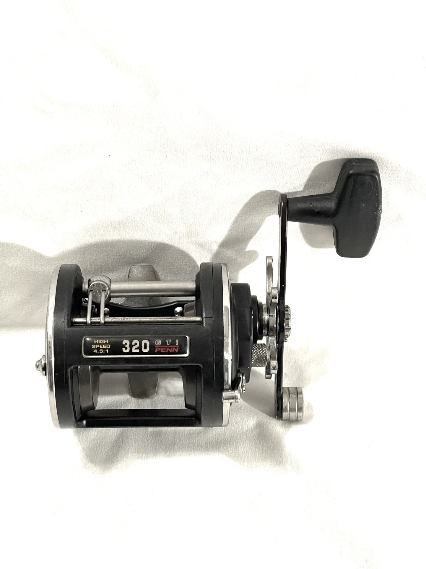 Like New Condition Penn (320-GTI) Heavy Action, Graphite Frame Deep Sea Fishing Reel. Retails For $120 For Used Reel