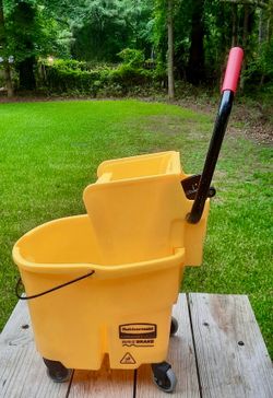 Commercial mop bucket and wringer