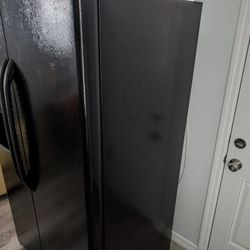 25 Cubic Foot Side By Side Black Refrigerator