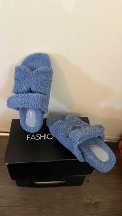 Fuzzy slides/slippers