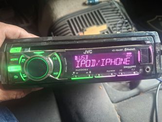STEREO JVC CD AUX USB BLUETOOTH CAMBIA DE DIFERENTES COLORES GOOD CONDICIÓN ABLO ESPAÑOL