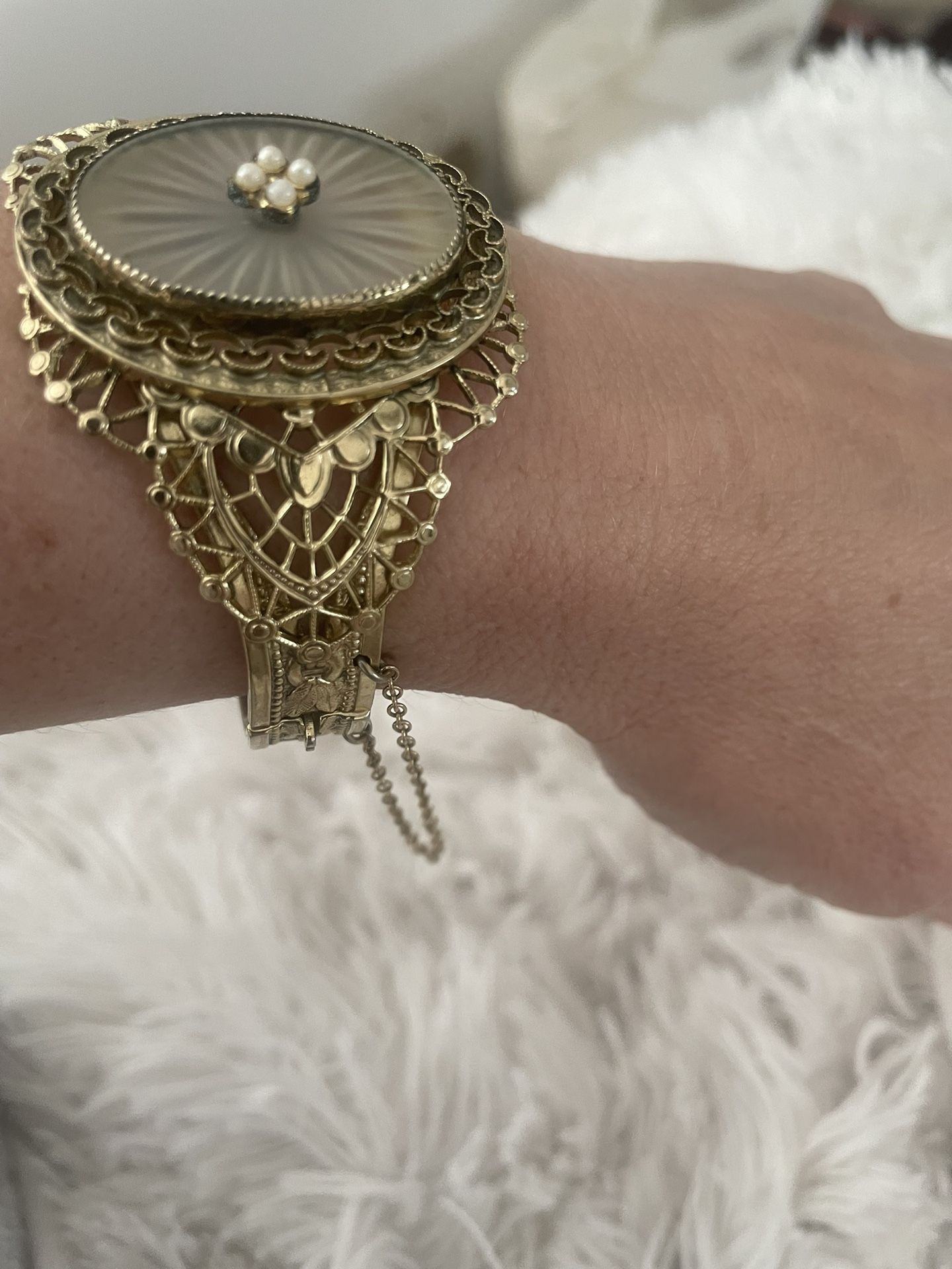 Vintage Whiting Davis Intaglio Hinged Bracelet