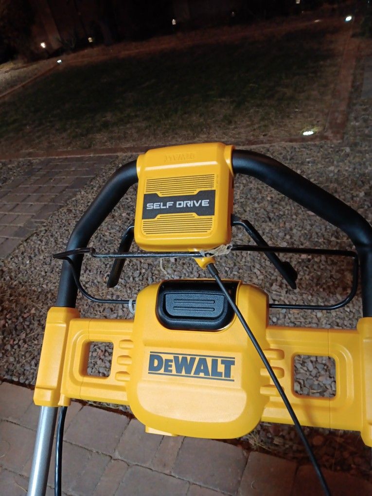 DEWALT MOWER Selfpropelled (Cortadora De Pasto) for Sale in Phoenix