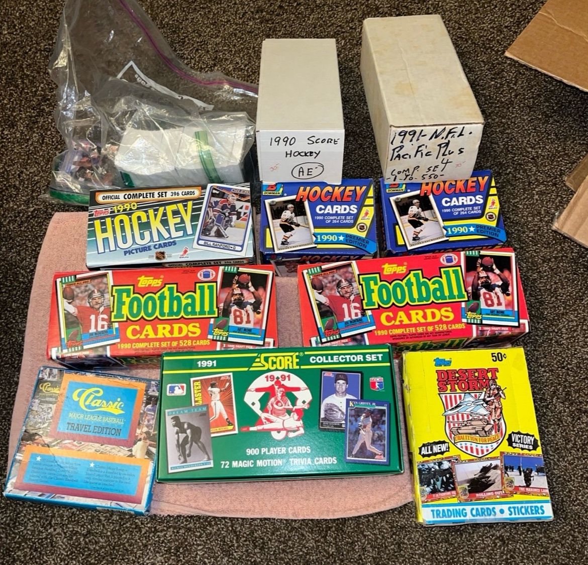Lot of Vintage collectible sports cards. Hockey, basketball, baseball & more