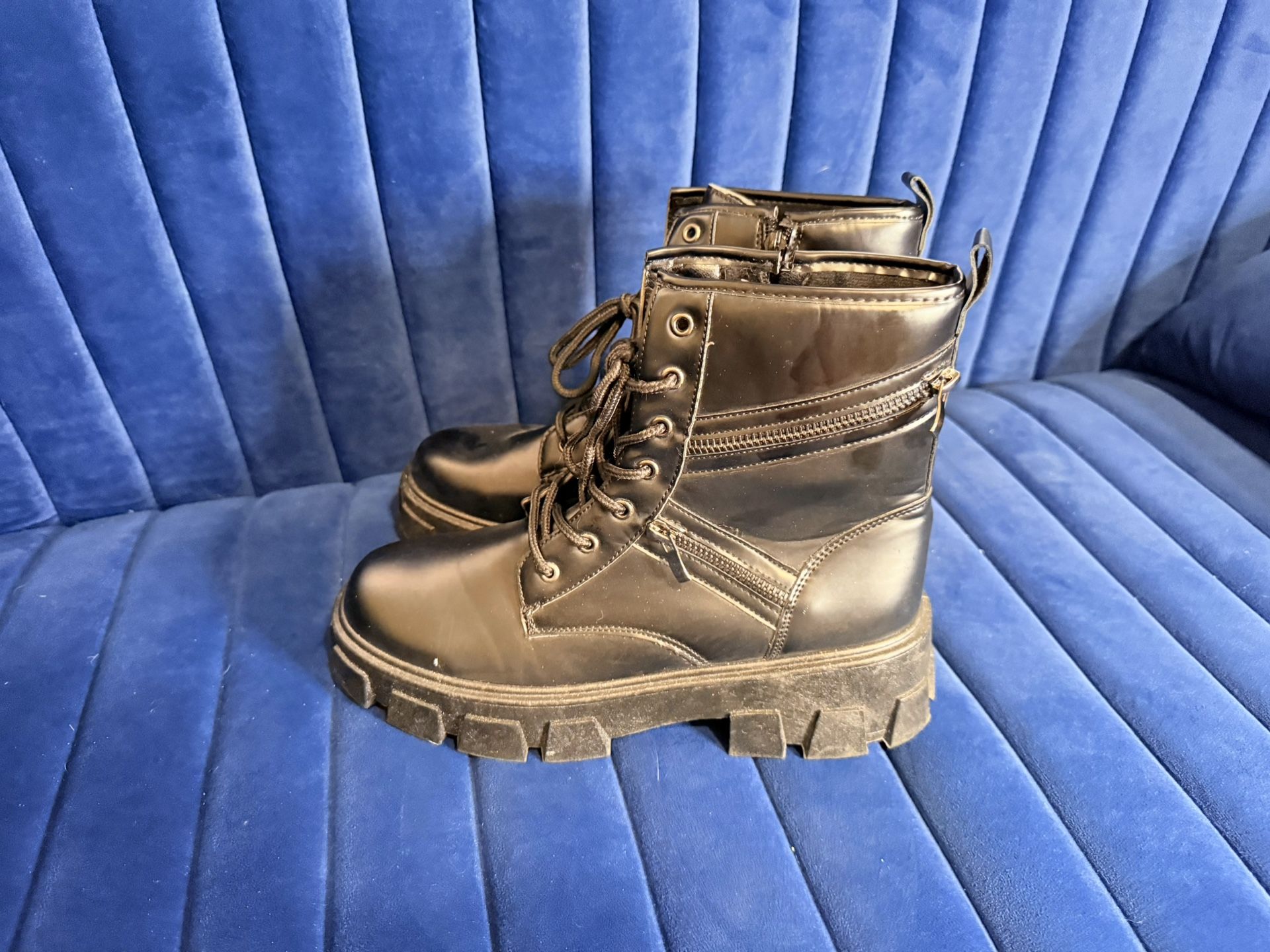 Women’s Black Chunky Combat Boots – Trendy, Durable, Lace-Up Footwear