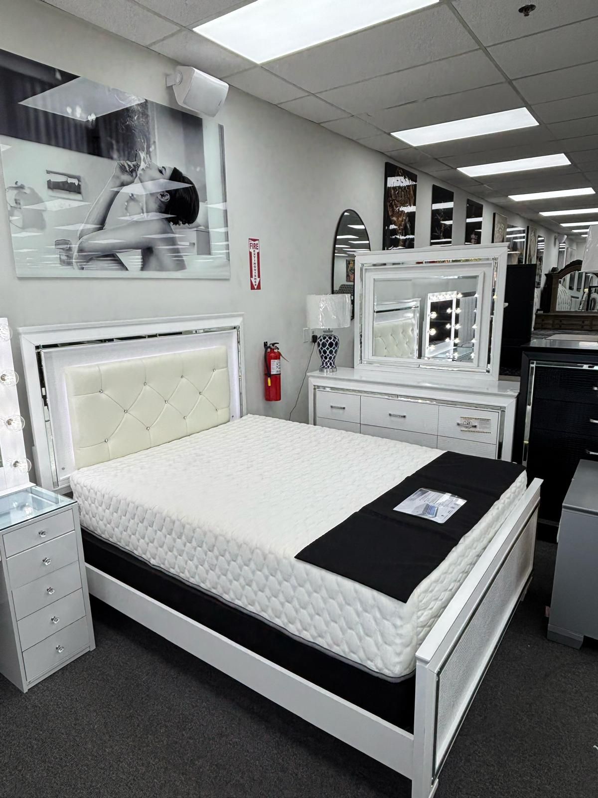  Alligator Embossed High Polished Crystal LED Queen Bedroom Set