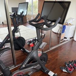 Peloton Like New! 