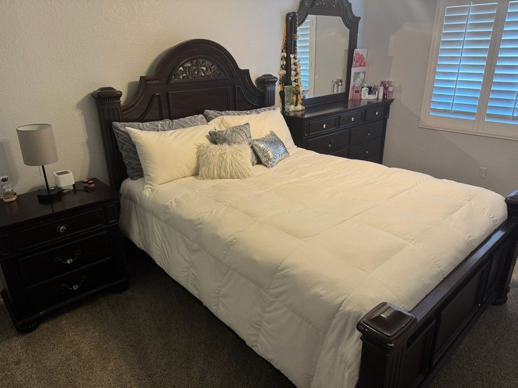 Queen size bedroom set
