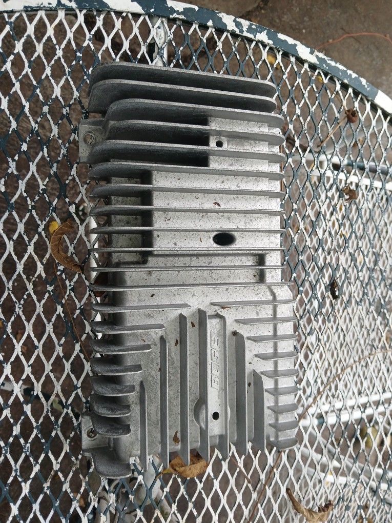 2017-2018 NISSAN ARMADA AMPLIFIER BOSE AUDIO SYSTEM , RH QUARTER OEM