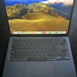 MacBook Air M2 13.6-inch In Midnight(see description)