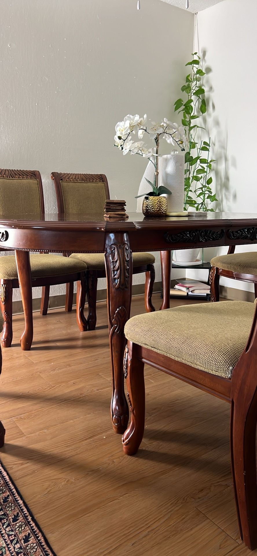 Dining table with 6 chairs