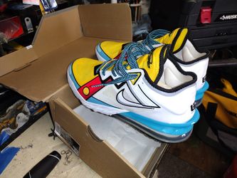 LeBron XVIII LOW 