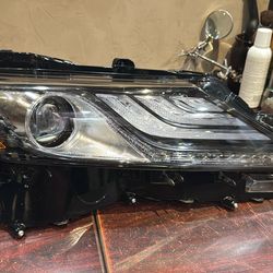 2018 And 2024 Toyota Camry  Right Side Headlight
