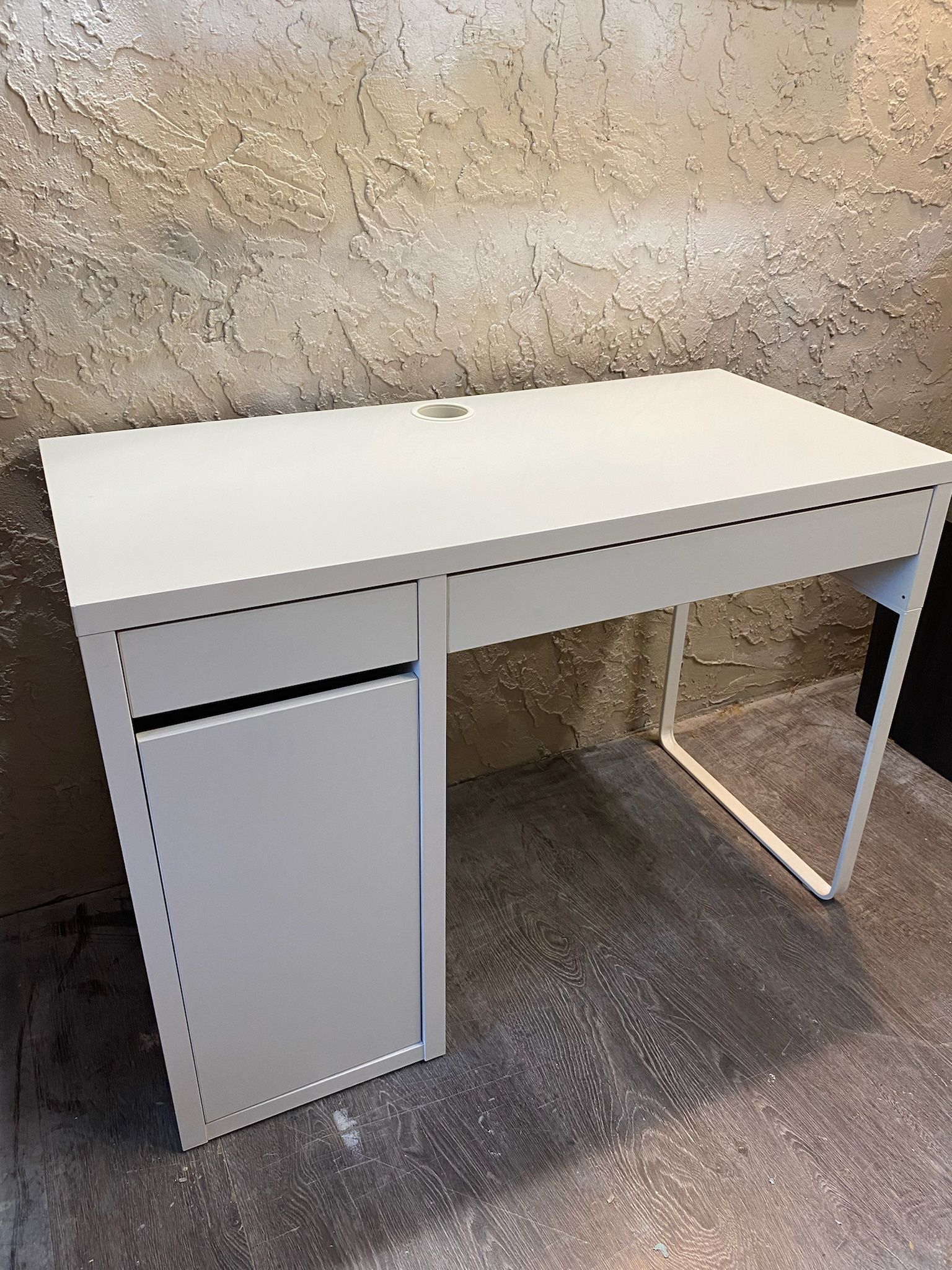 White Desk with Storage - Delivery Available for a Fee - See my other items 😁