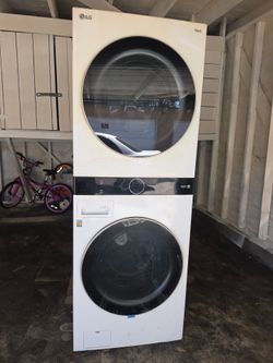 LG Washtower Gas Washer and Dryer