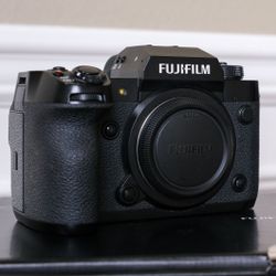 Fujifilm X-H2 + 16-80mm F4 Kit