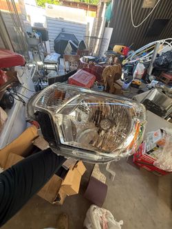 Tacoma 2015 headlight original dealer