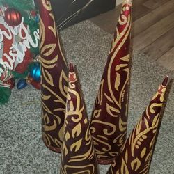 Raz imports holiday cones set of four
2 size 27 " 
2 size 24" 
Asking $30 for all ! 
Saginaw pick up 76179