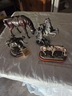 Horses figurines bundle