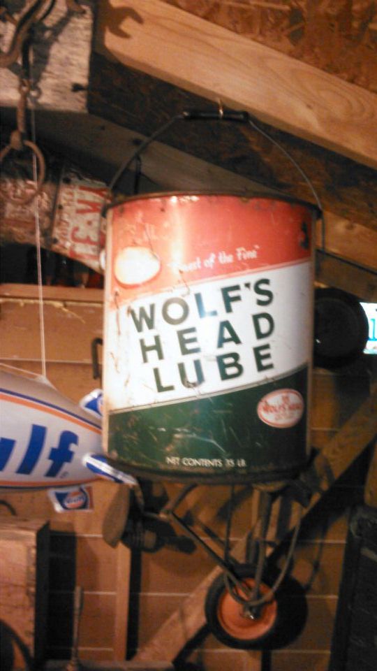 Vintage Wolf's head grease can with pump