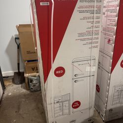 Frigidaire Retro fridge 7.5 cu. ft. 