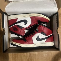Jordan 1 Chicago black toe