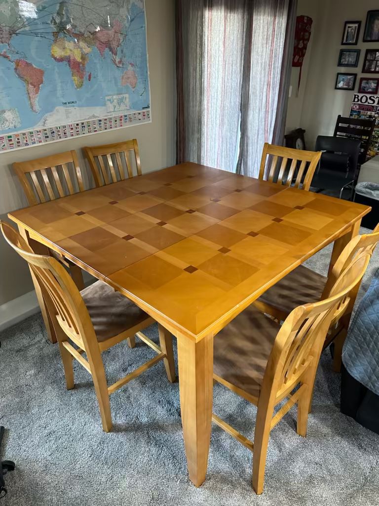 Dinning Table With 6 Chairs 